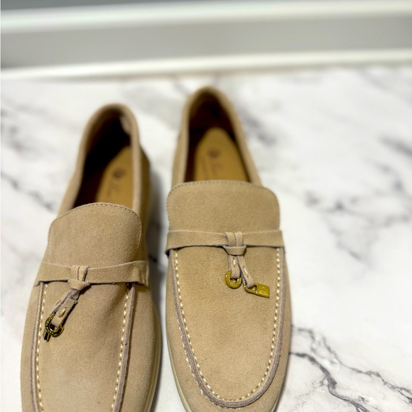 color cream - Picture 1 of 3